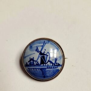 835 Silver Antique Delft Ceramic Old Windmill Round Pin BroochWeight: 4.gr